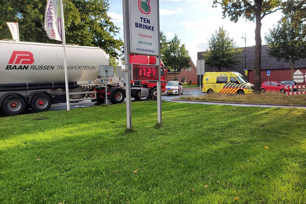 Overstekende fietser aangereden door vrachtwagen