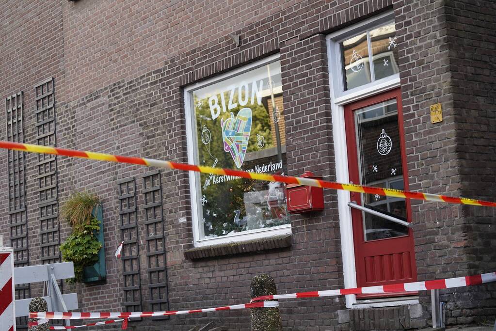 Scheuren in buitenmuren na verzakking