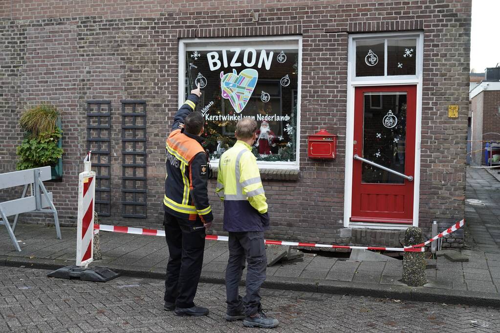 Scheuren in buitenmuren na verzakking