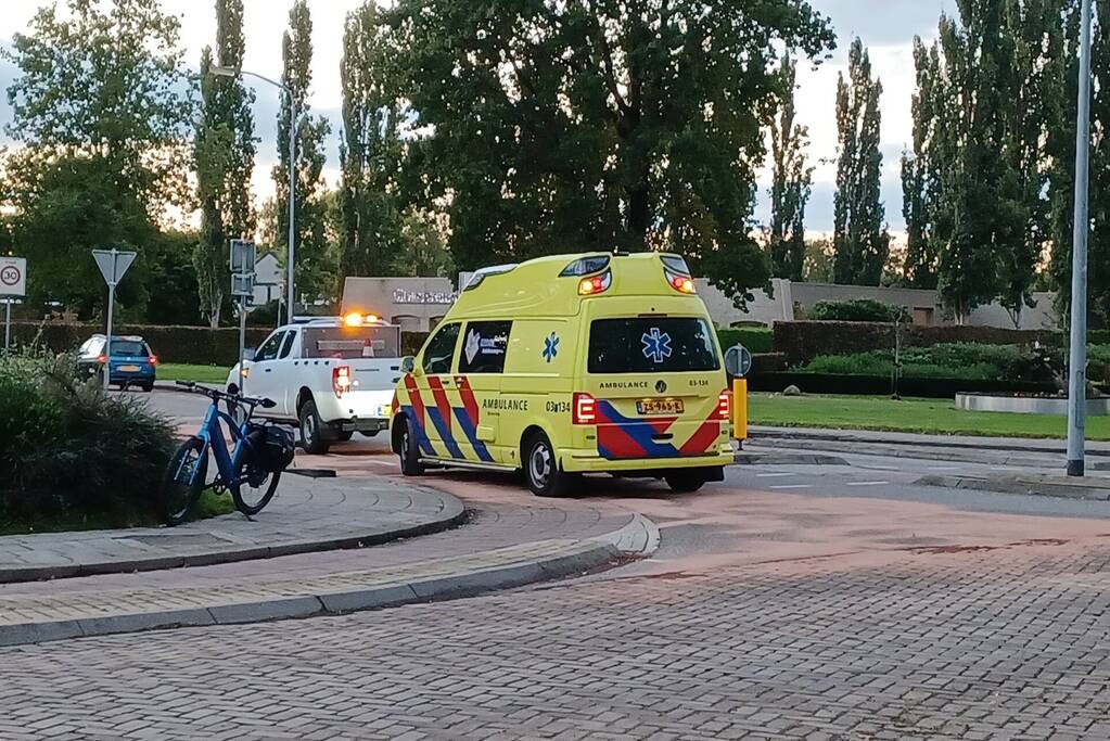 Fietsers onderuit door lang benzinespoor