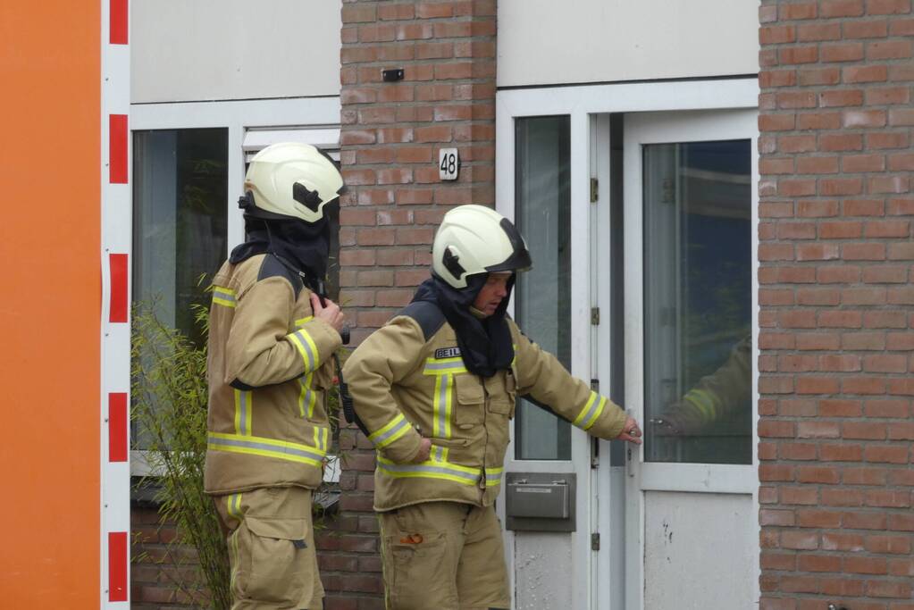 Brand op dak van bedrijfspand