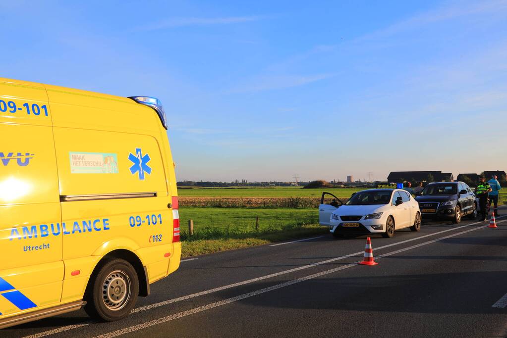 Kop-staartbotsing met lesauto