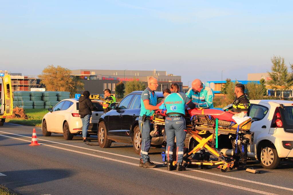 Kop-staartbotsing met lesauto