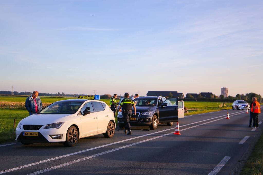 Kop-staartbotsing met lesauto