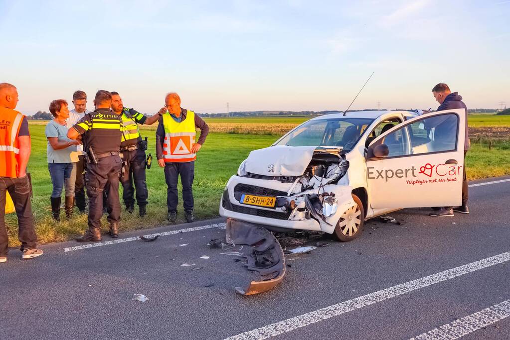 Kop-staartbotsing met lesauto