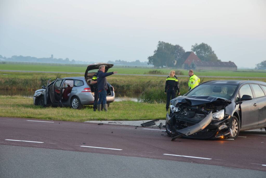Veel schade bij ongeval tussen twee auto's