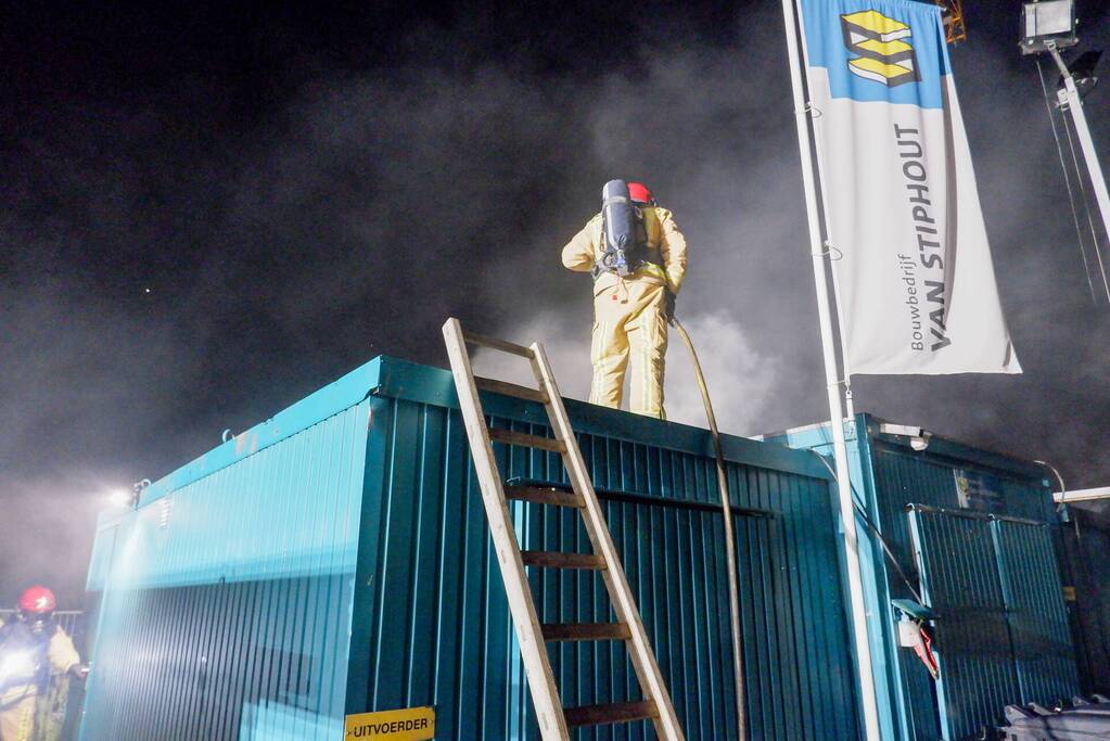 Uitslaande brand in bouwkeet