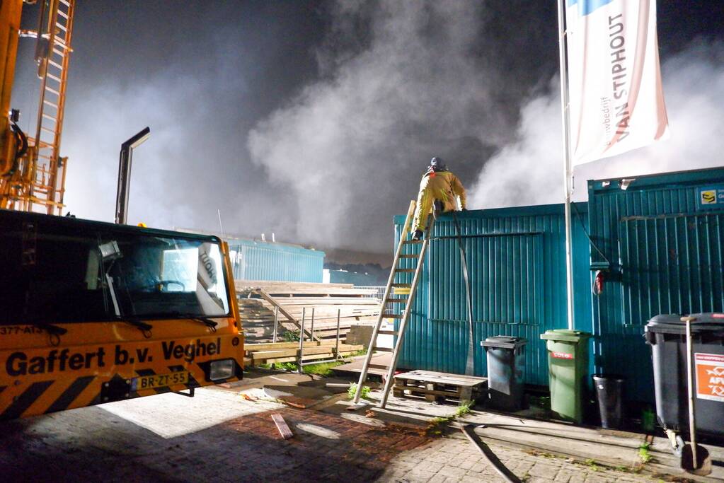 Uitslaande brand in bouwkeet