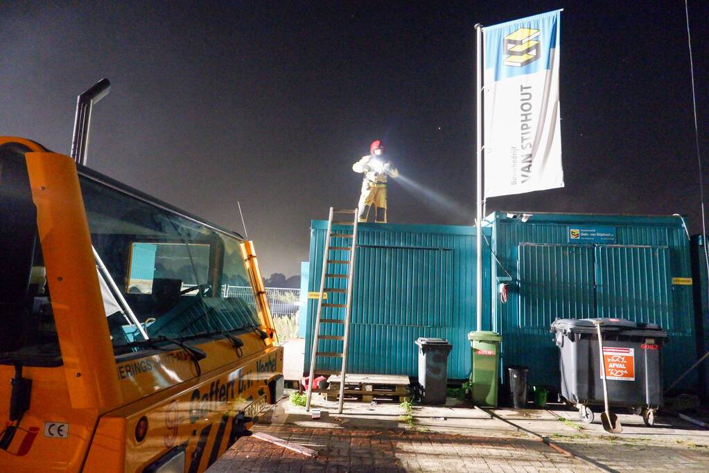 Uitslaande brand in bouwkeet