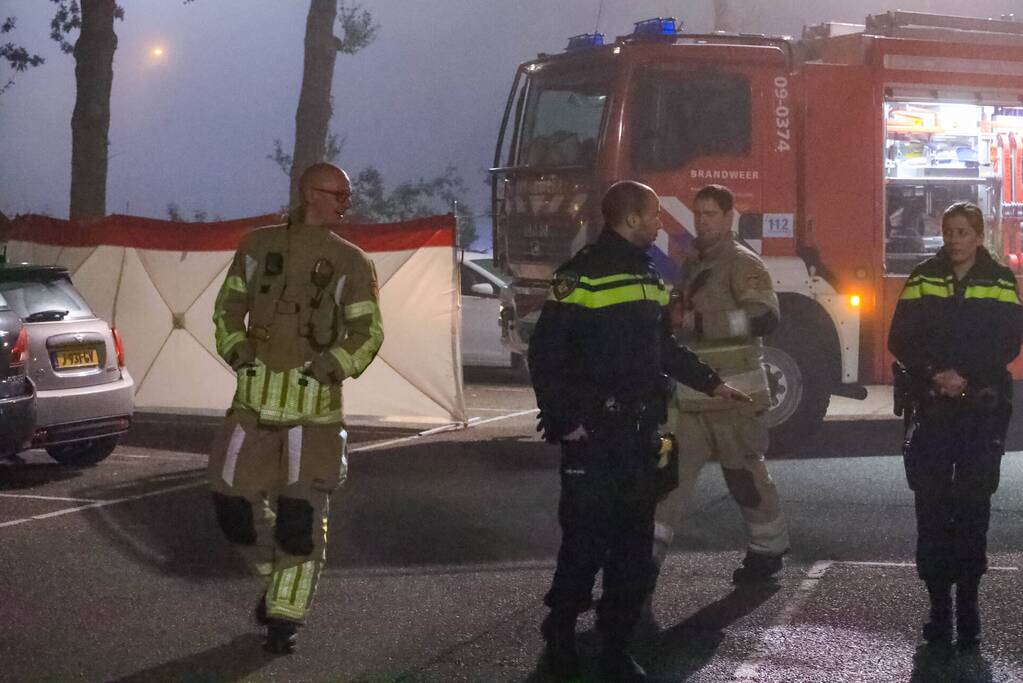 Politie doet onderzoek naar vondst stoffelijk overschot in auto