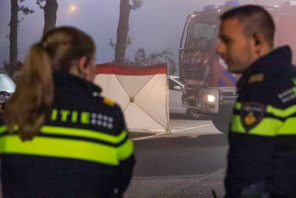 Politie doet onderzoek naar vondst stoffelijk overschot in auto