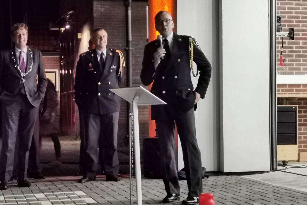 Burgemeester opent nieuwe brandweerpost