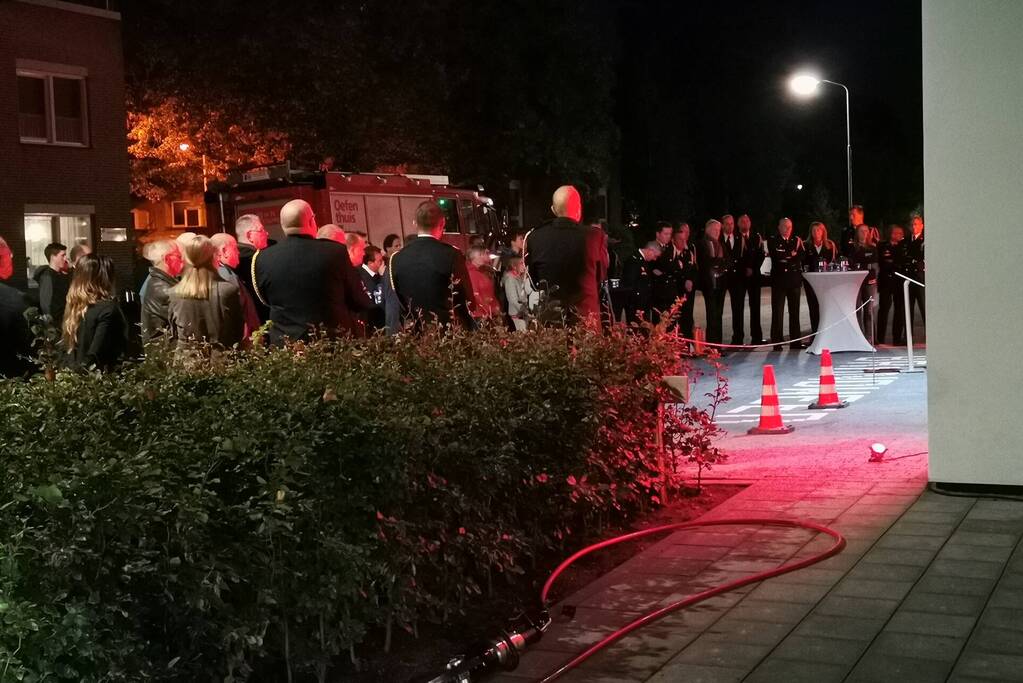 Burgemeester opent nieuwe brandweerpost