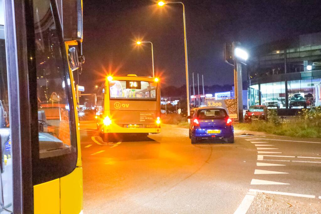 Veel schade bij ongeval tussen auto en lijnbus