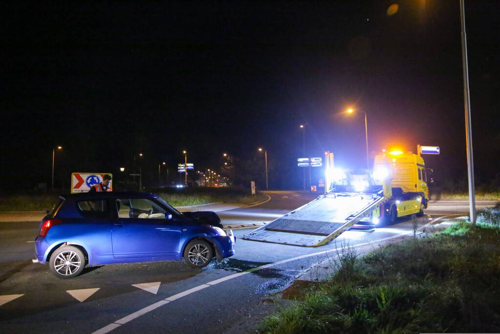 Veel schade bij ongeval tussen auto en lijnbus