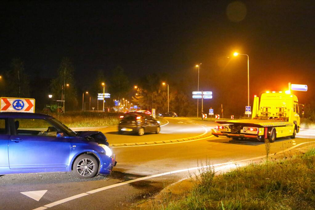 Veel schade bij ongeval tussen auto en lijnbus
