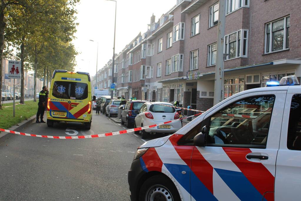 Persoon zwaargewond na val van hoogte