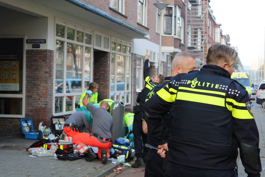 Persoon zwaargewond na val van hoogte