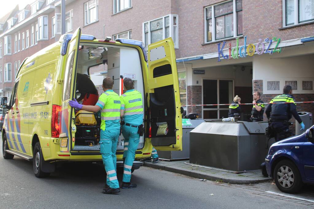Persoon zwaargewond na val van hoogte