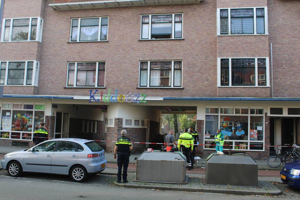 Persoon zwaargewond na val van hoogte