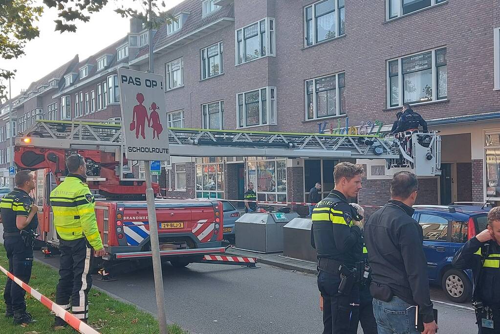 Persoon zwaargewond na val van hoogte