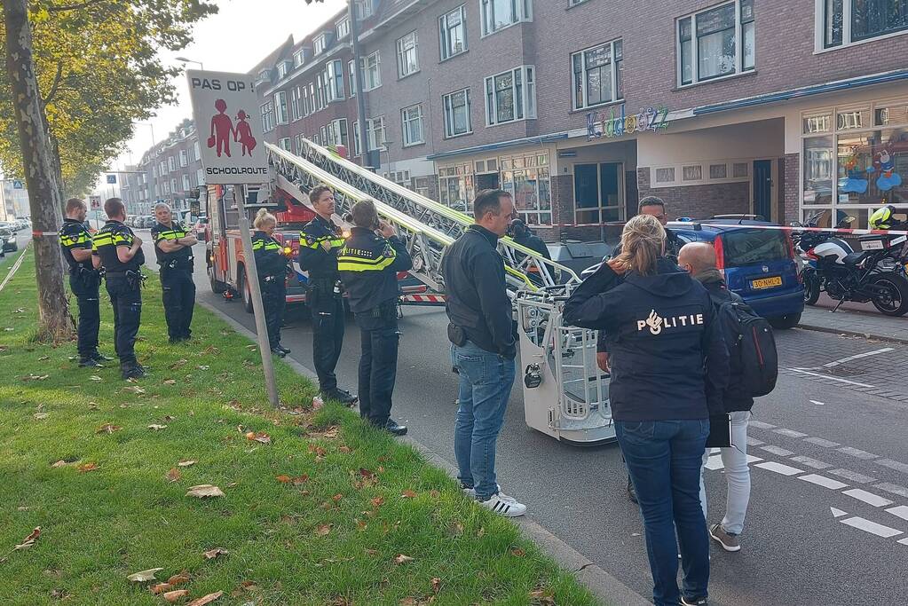 Persoon zwaargewond na val van hoogte