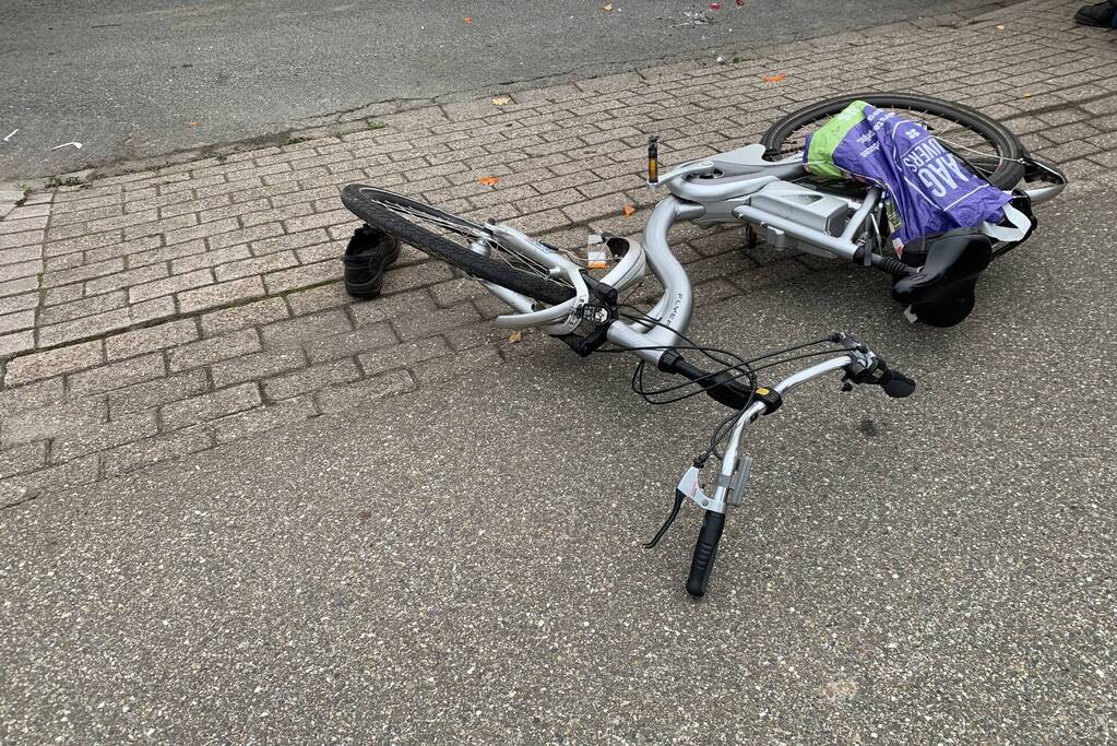 Fietser gewond bij botsing met auto