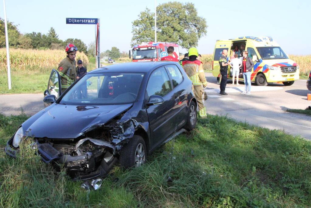 Veel schade bij ongeval tussen twee auto's