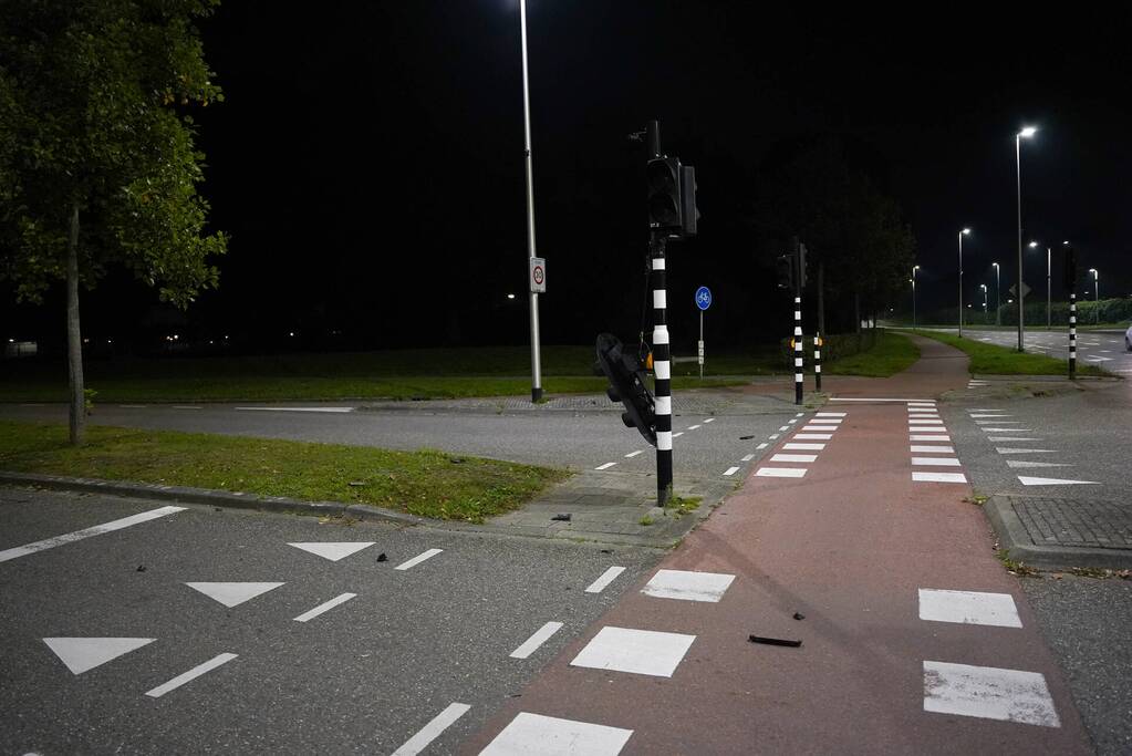 Kruispunt platgelegd door explosie verkeerslicht