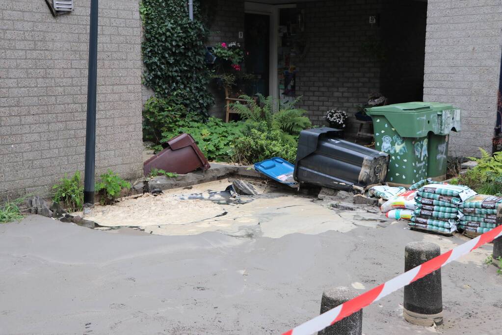 Voorzijde weggezakt bij een woning