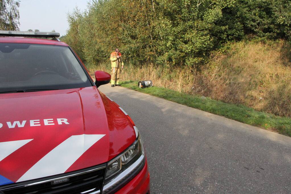 Brandweer doet onderzoek naar vat met onbekende vloeistof