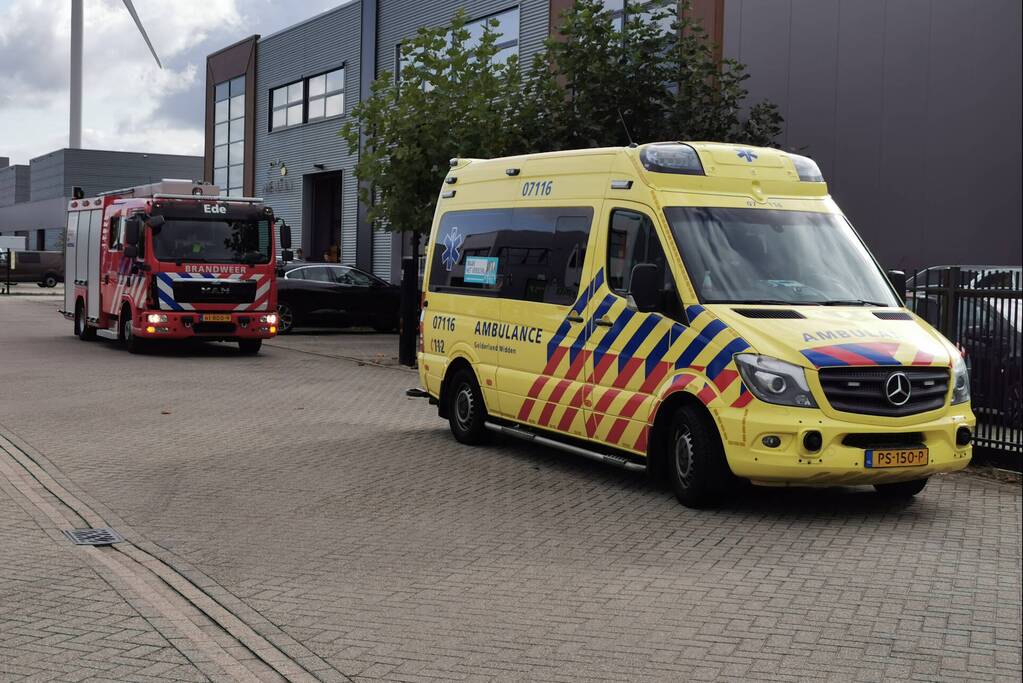 Hulpdiensten groots ingezet bij bedrijfspand