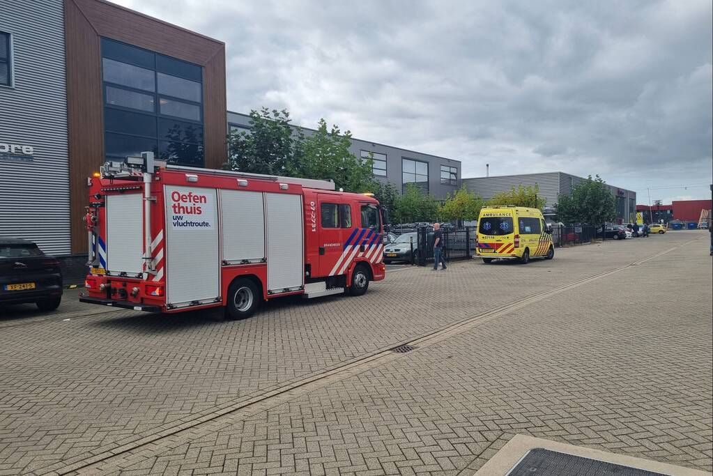 Hulpdiensten groots ingezet bij bedrijfspand