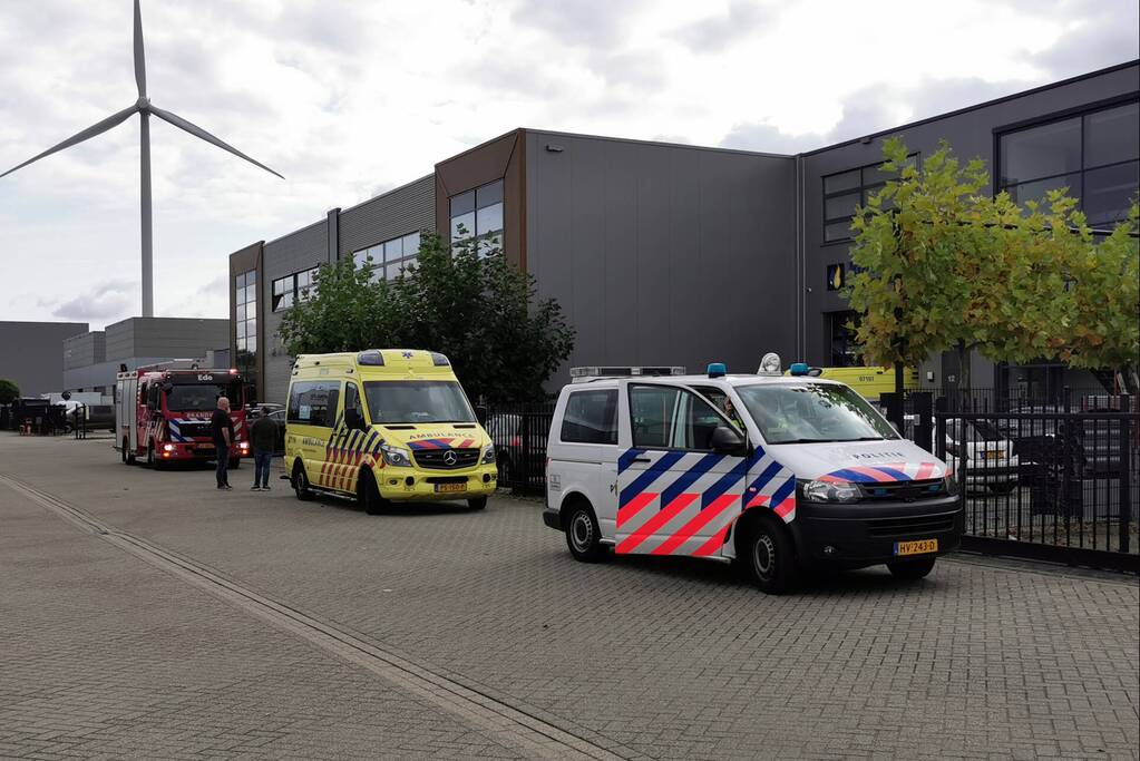 Hulpdiensten groots ingezet bij bedrijfspand