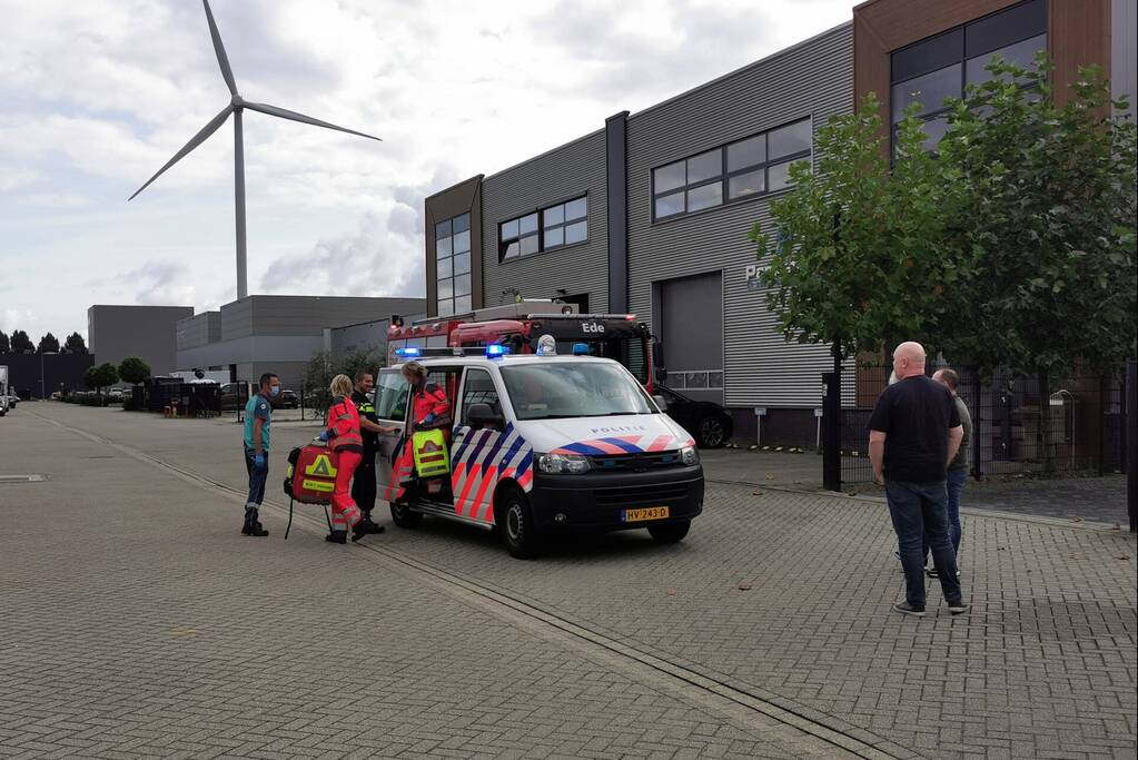 Hulpdiensten groots ingezet bij bedrijfspand