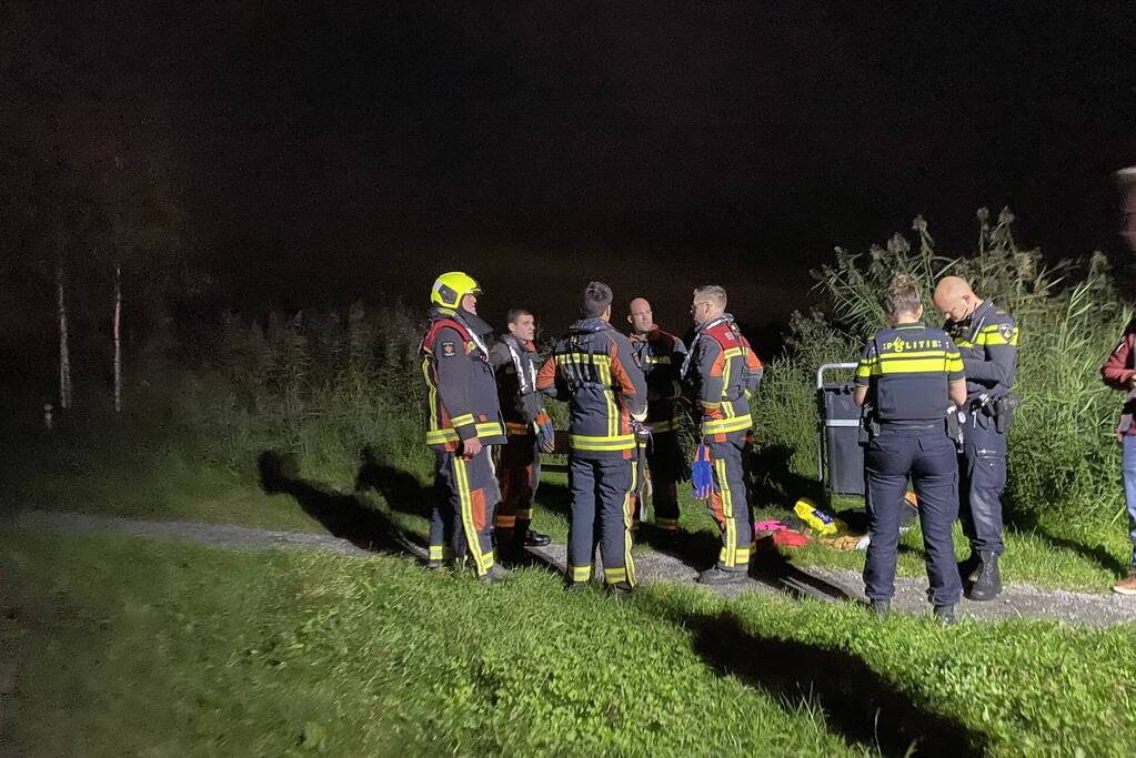 Inzet hulpdiensten na kledingvondst bij meer