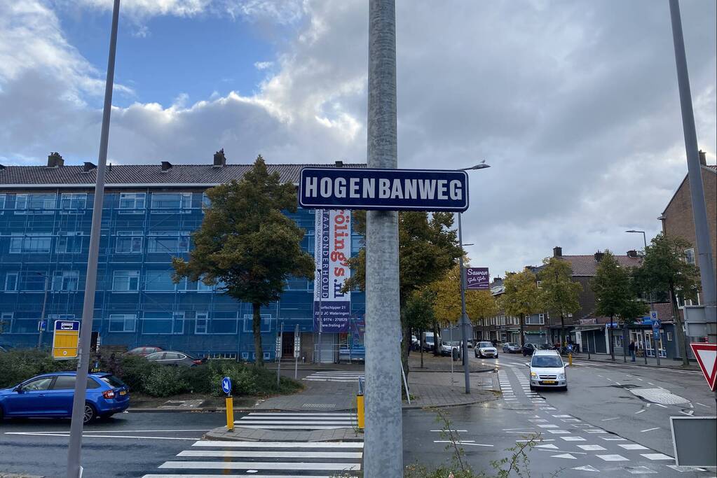 Twee getinte jongens in PostNL-kleding plegen woningoverval