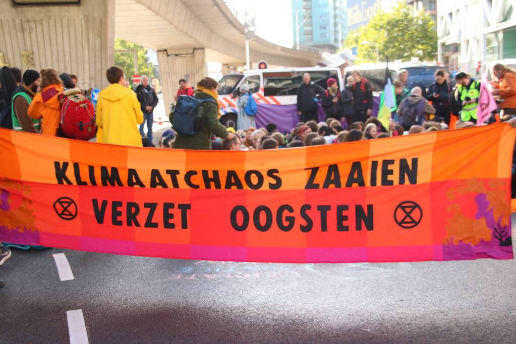 Opnieuw zorgen klimaatactivisten voor verkeershinder