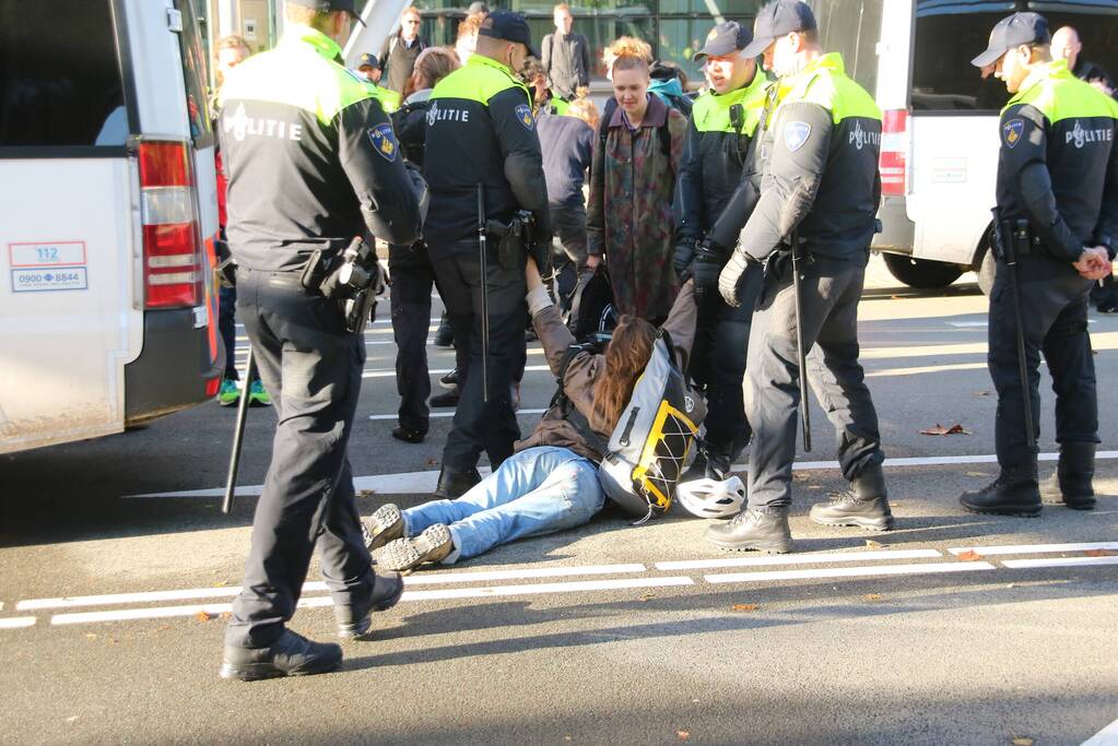Opnieuw zorgen klimaatactivisten voor verkeershinder