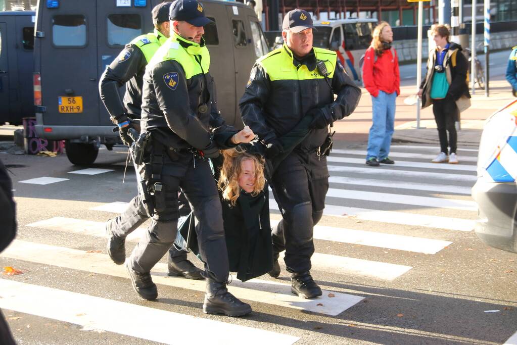 Opnieuw zorgen klimaatactivisten voor verkeershinder