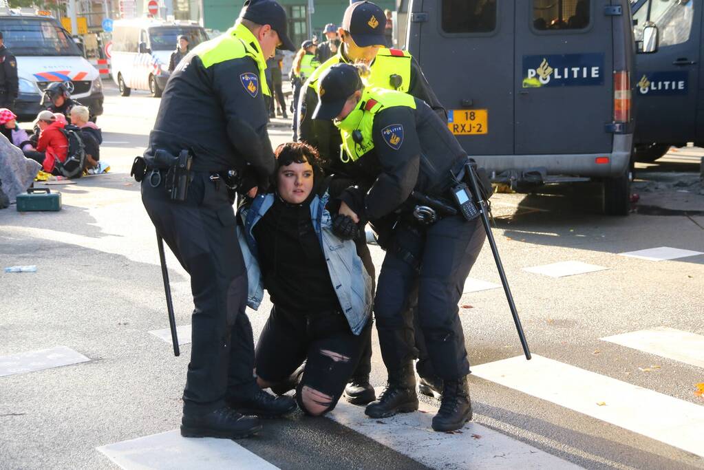 Opnieuw zorgen klimaatactivisten voor verkeershinder