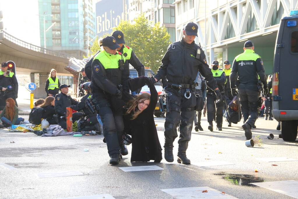 Opnieuw zorgen klimaatactivisten voor verkeershinder