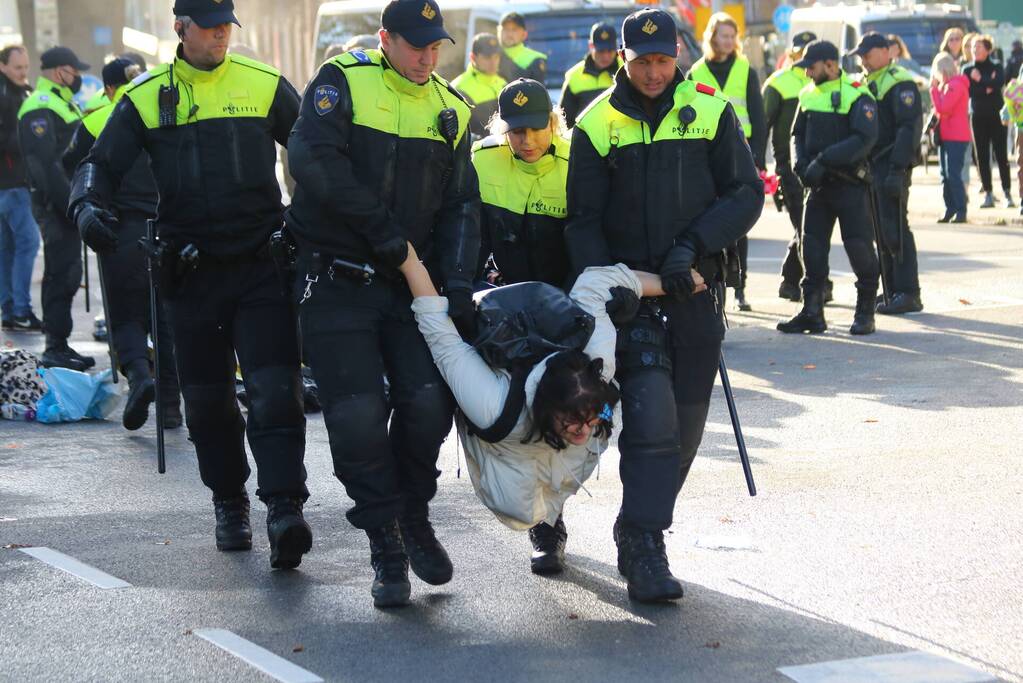 Opnieuw zorgen klimaatactivisten voor verkeershinder