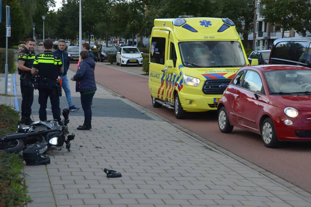 Gewonde bij ongeval tussen scooter en personenauto