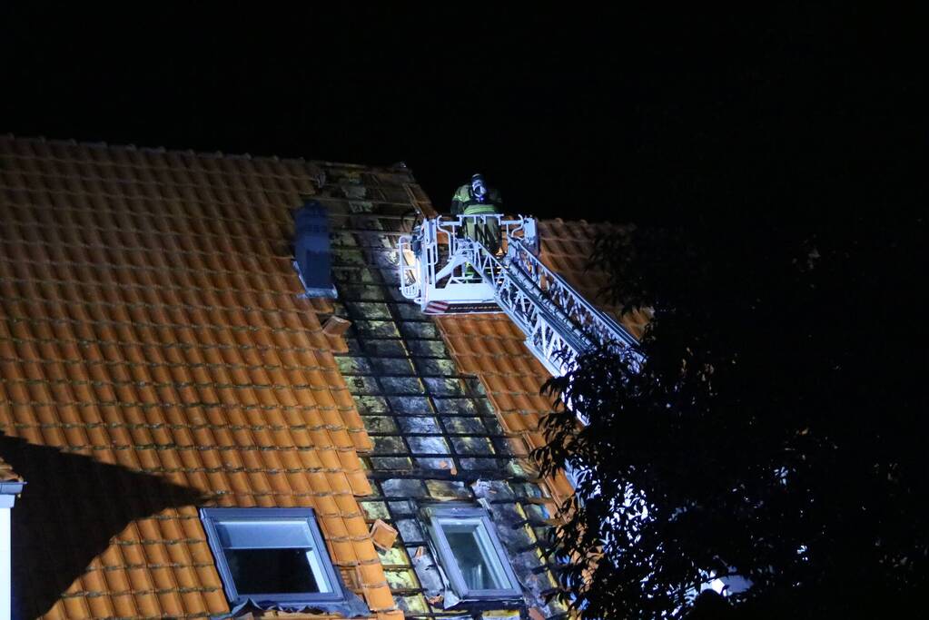 Dakgedeelte verwoest na brand
