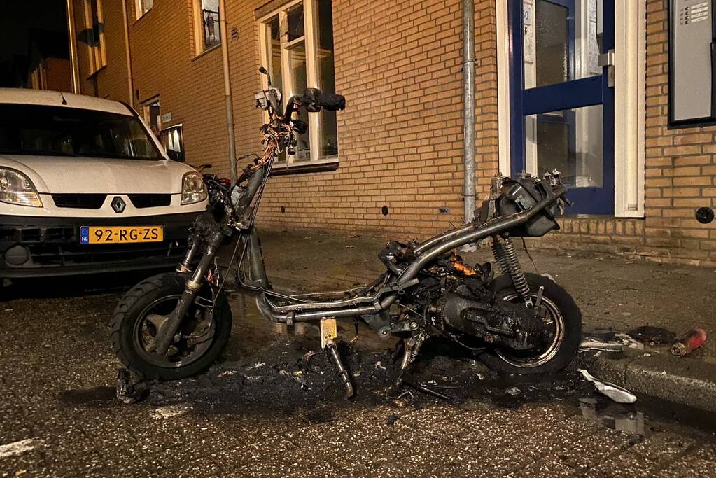 Scooter volledig uitgebrand