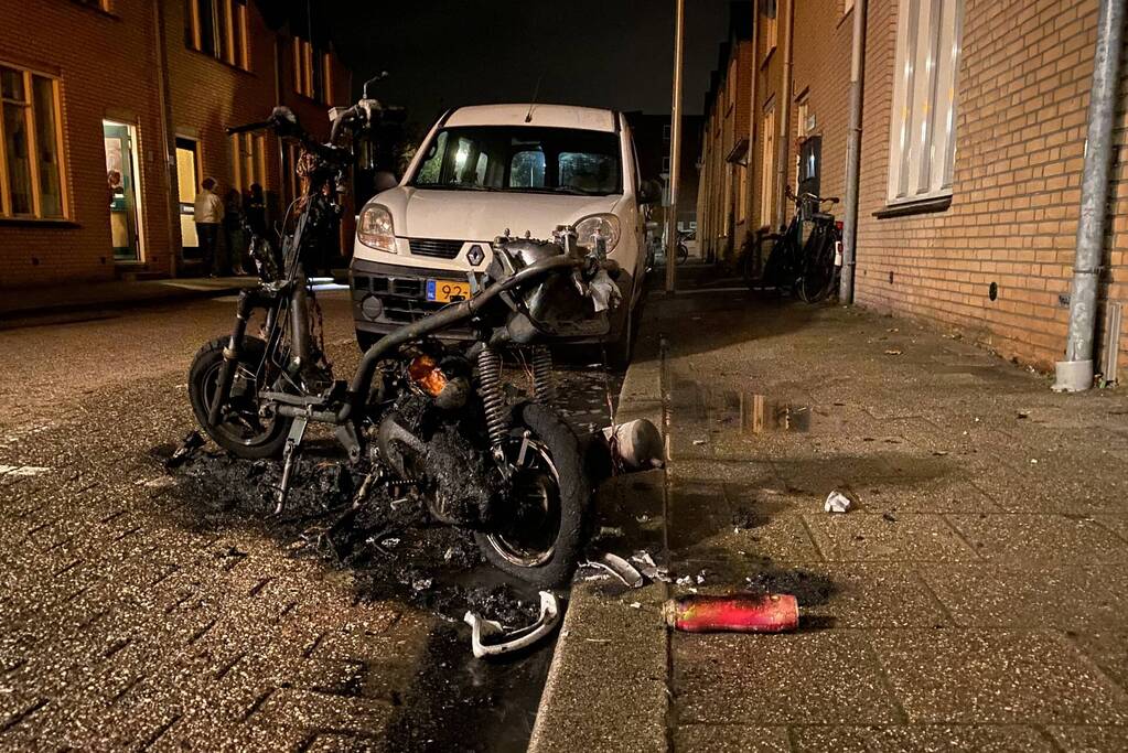 Scooter volledig uitgebrand