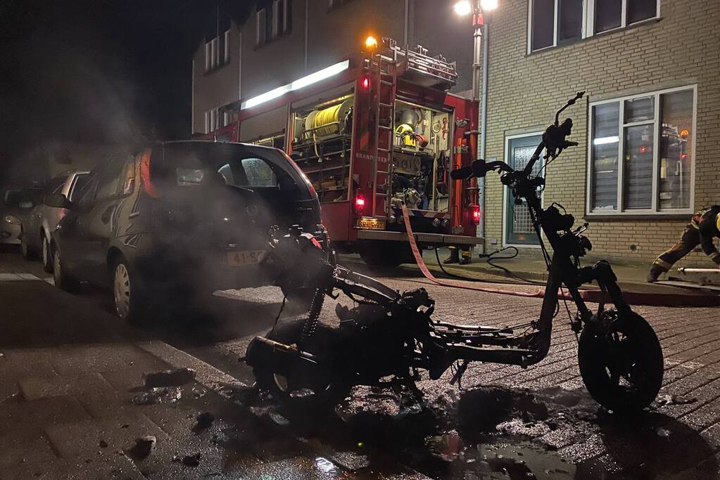Scooter volledig uitgebrand