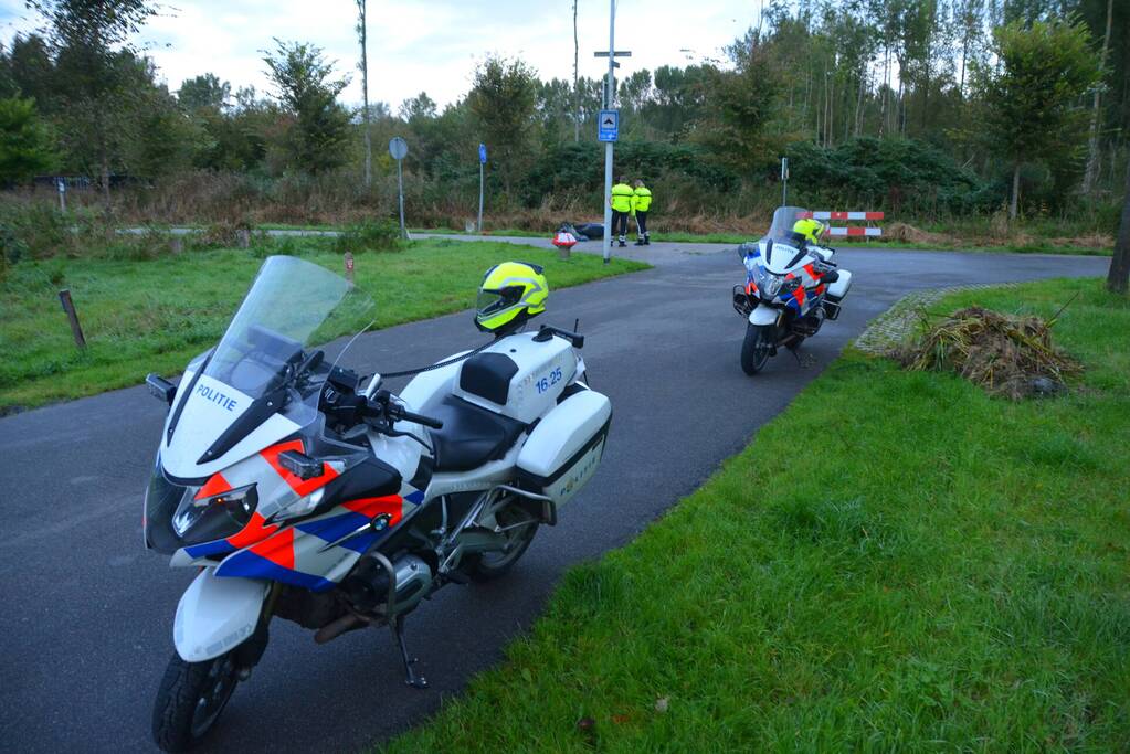 Zoekactie in water na vondst scooter in sloot