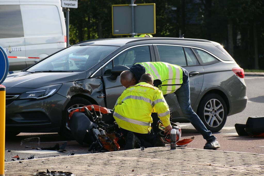 Brommerrijder gewond bij aanrijding